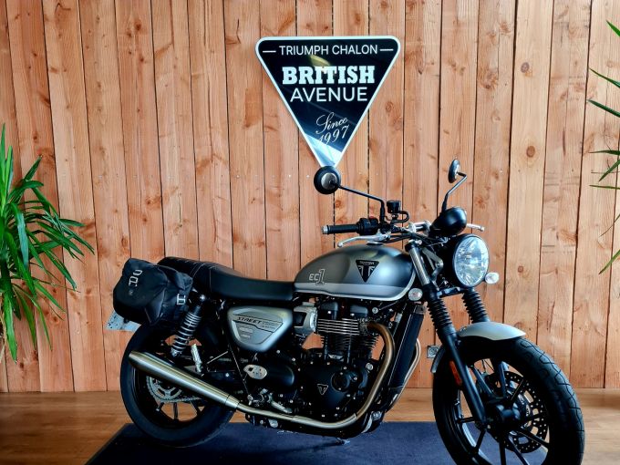 TRIUMPH STREET TWIN  900 4