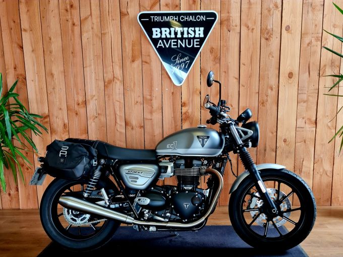 TRIUMPH STREET TWIN  900 4