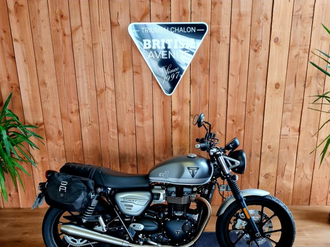 TRIUMPH STREET TWIN  900 4