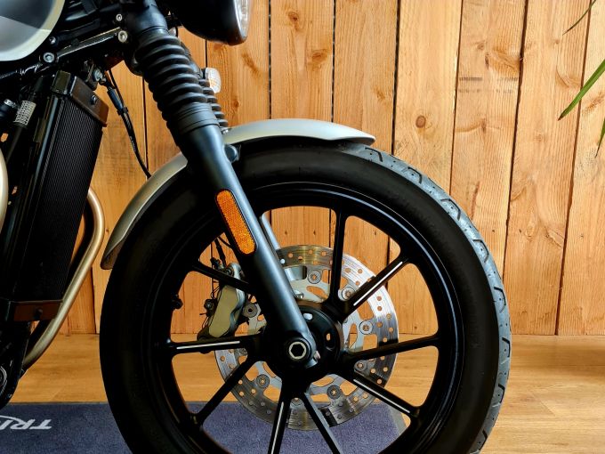 TRIUMPH STREET TWIN  900 4