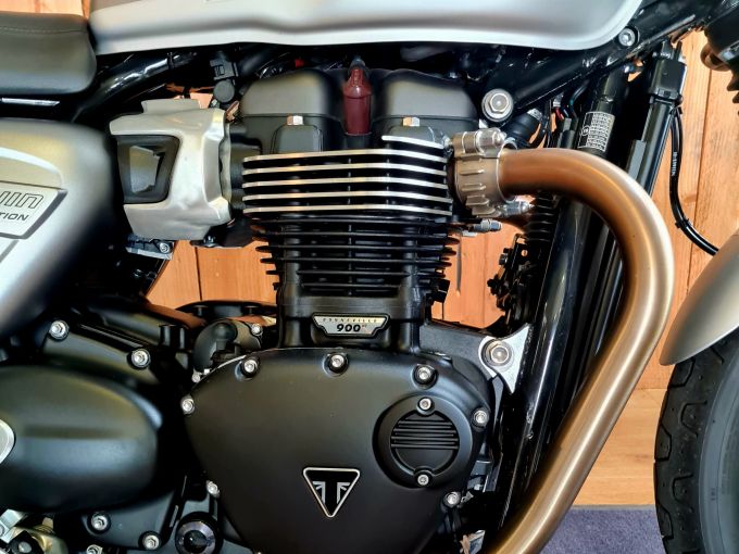 TRIUMPH STREET TWIN  900 4