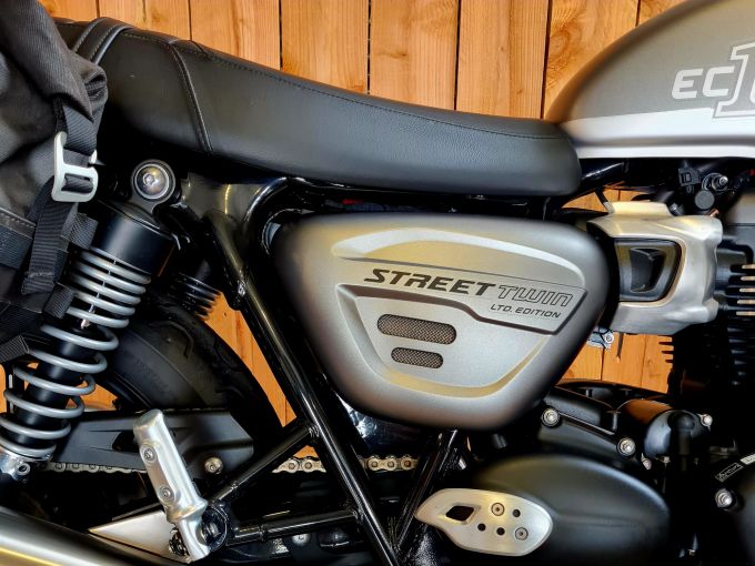 TRIUMPH STREET TWIN  900 4