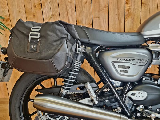 TRIUMPH STREET TWIN  900 4