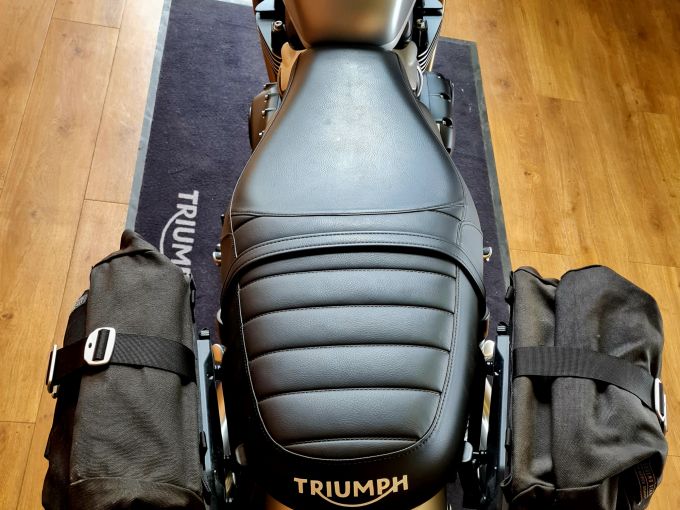 TRIUMPH STREET TWIN  900 4