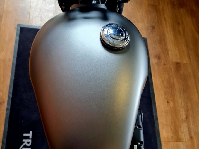 TRIUMPH STREET TWIN  900 4