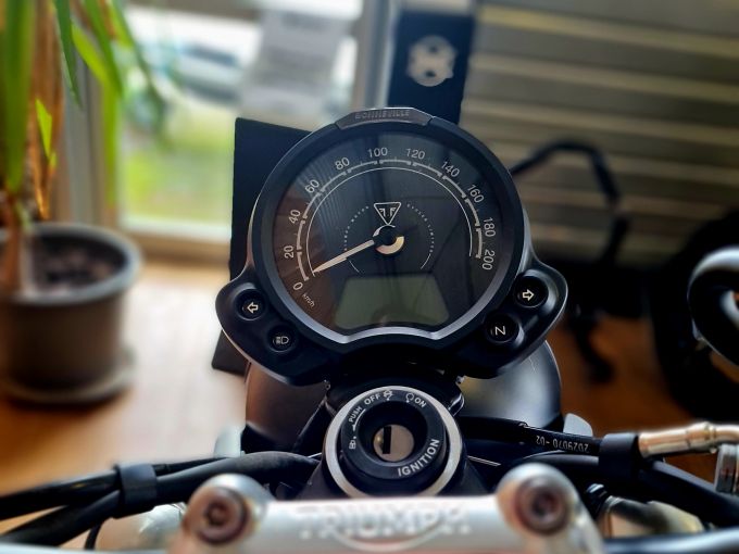 TRIUMPH STREET TWIN  900 4