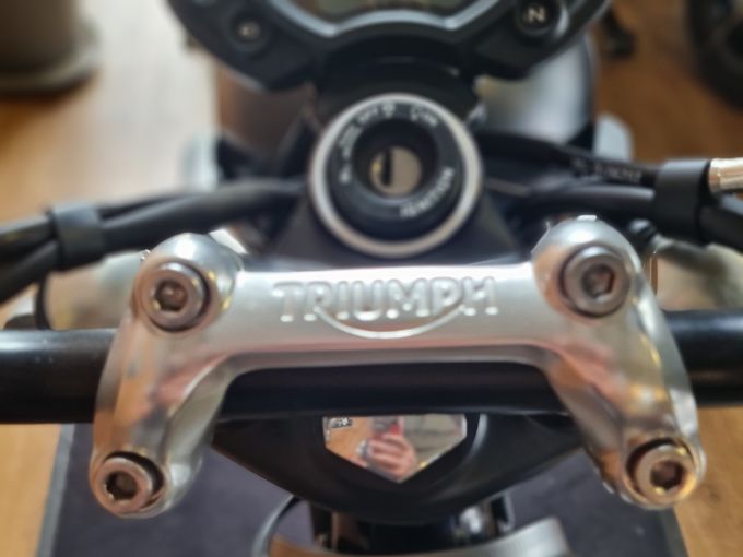 TRIUMPH STREET TWIN  900 4