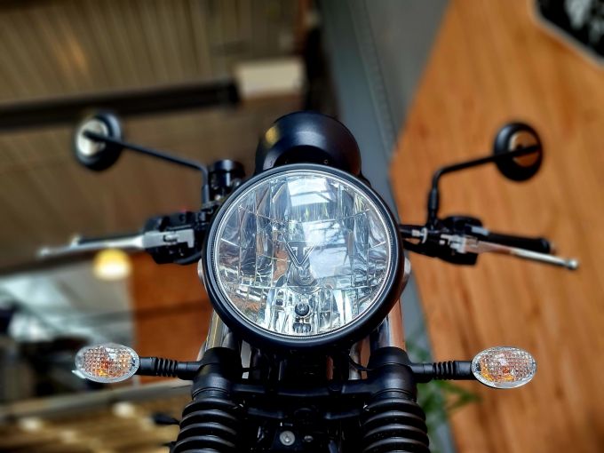 TRIUMPH STREET TWIN  900 4