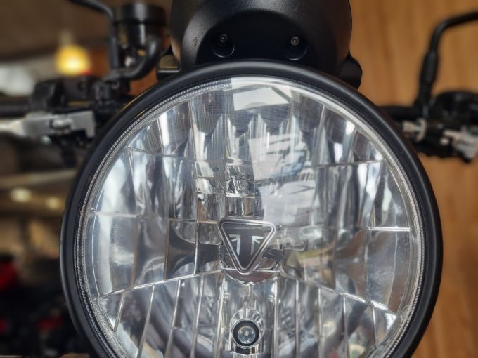 TRIUMPH STREET TWIN  900 4