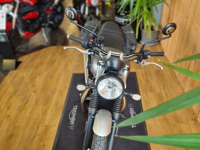 TRIUMPH STREET TWIN  900 4