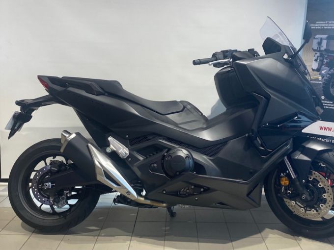 HONDA FORZA 750 4