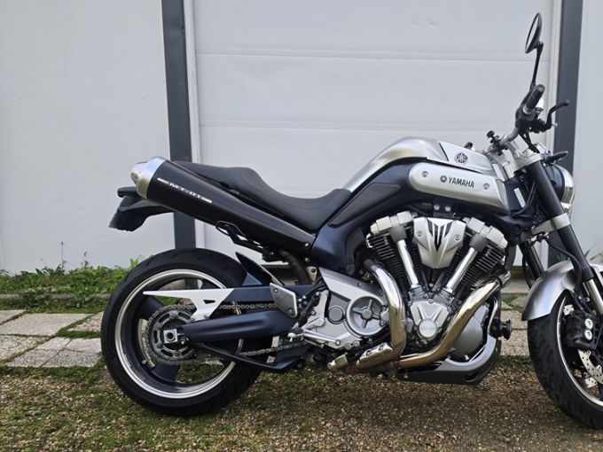 YAMAHA MT-01 4