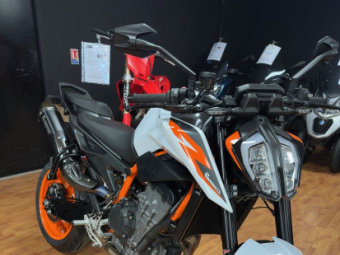 KTM 890 DUKE R 4