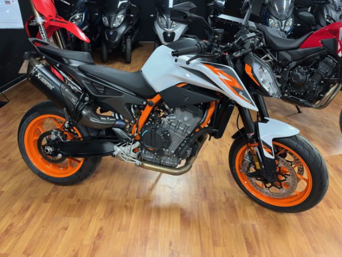 KTM 890 DUKE R 4