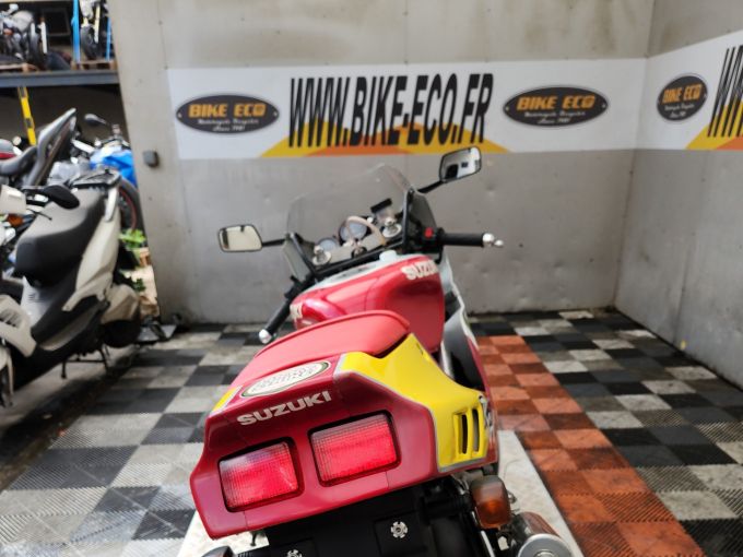 SUZUKI RGV 4