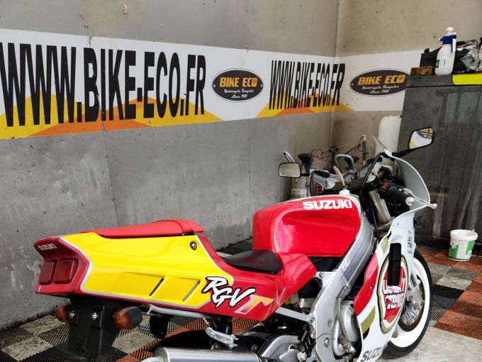 SUZUKI RGV 4