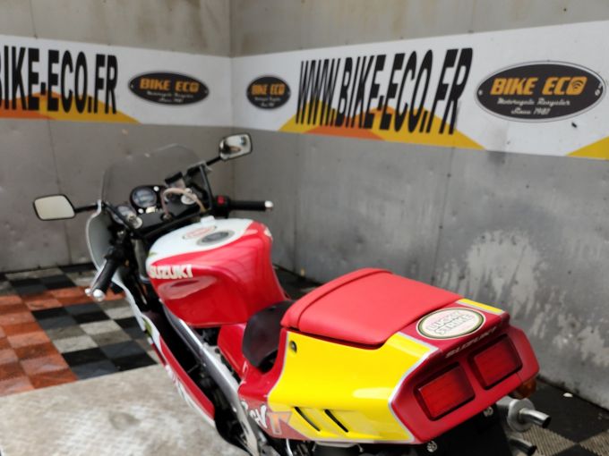 SUZUKI RGV 4