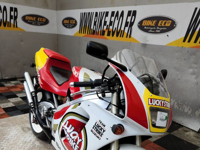 SUZUKI RGV 4