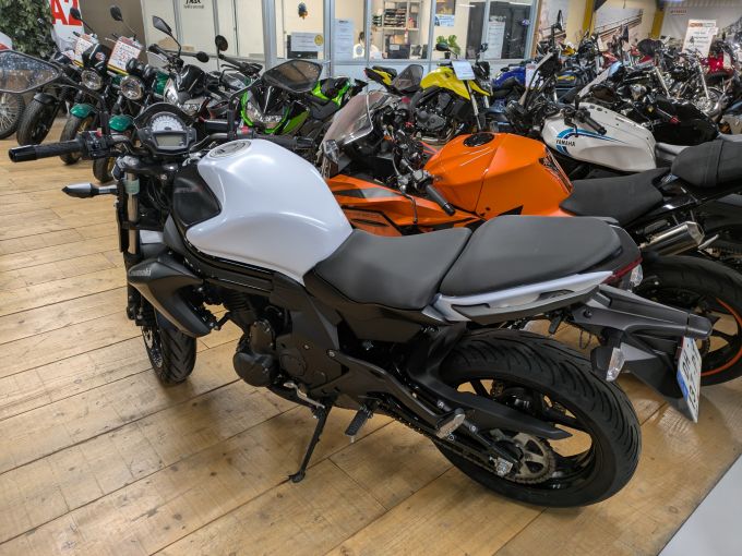 KAWASAKI ER-6 (47.5CV) 4