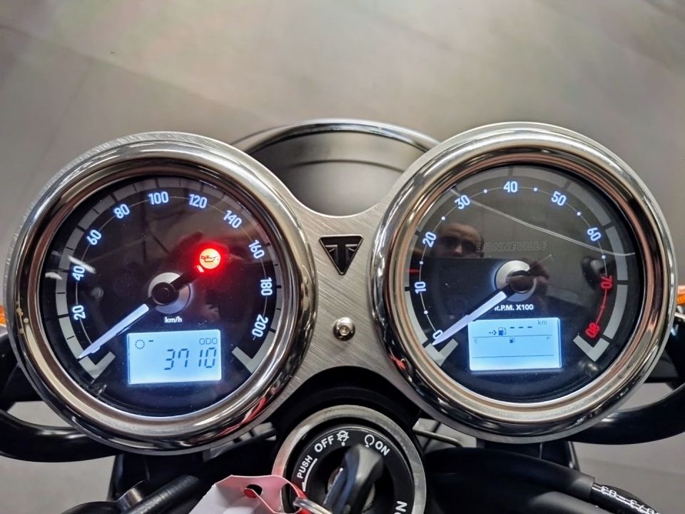 TRIUMPH Bonneville T120 Black 4