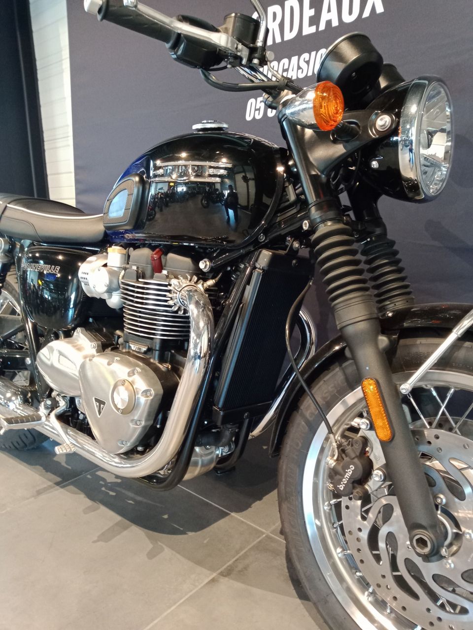 TRIUMPH BONNEVILLE T120 4