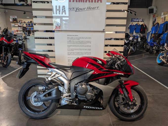 HONDA CBR 600 RR 4