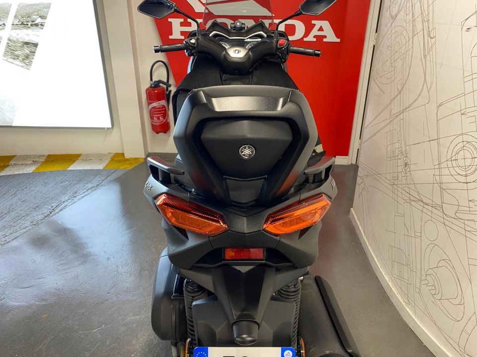 YAMAHA X-MAX 125 4