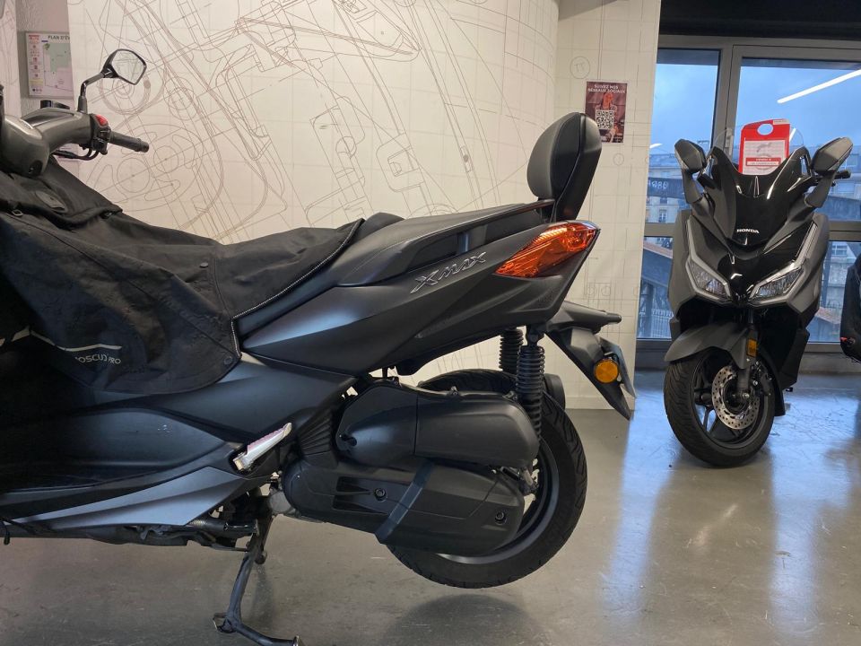 YAMAHA X-MAX 125 4