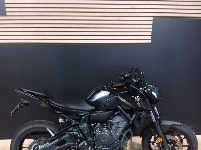 YAMAHA MT-07 (47.5CV) 4