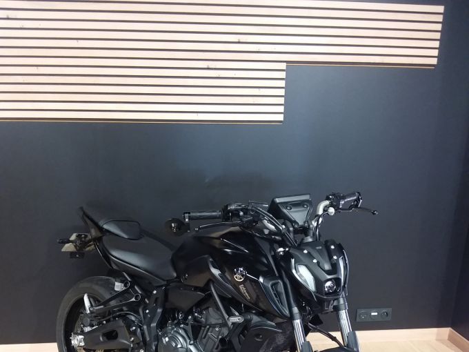 YAMAHA MT-07 (47.5CV) 4