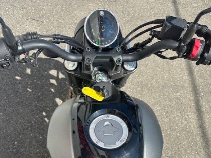 YAMAHA XSR 125 4