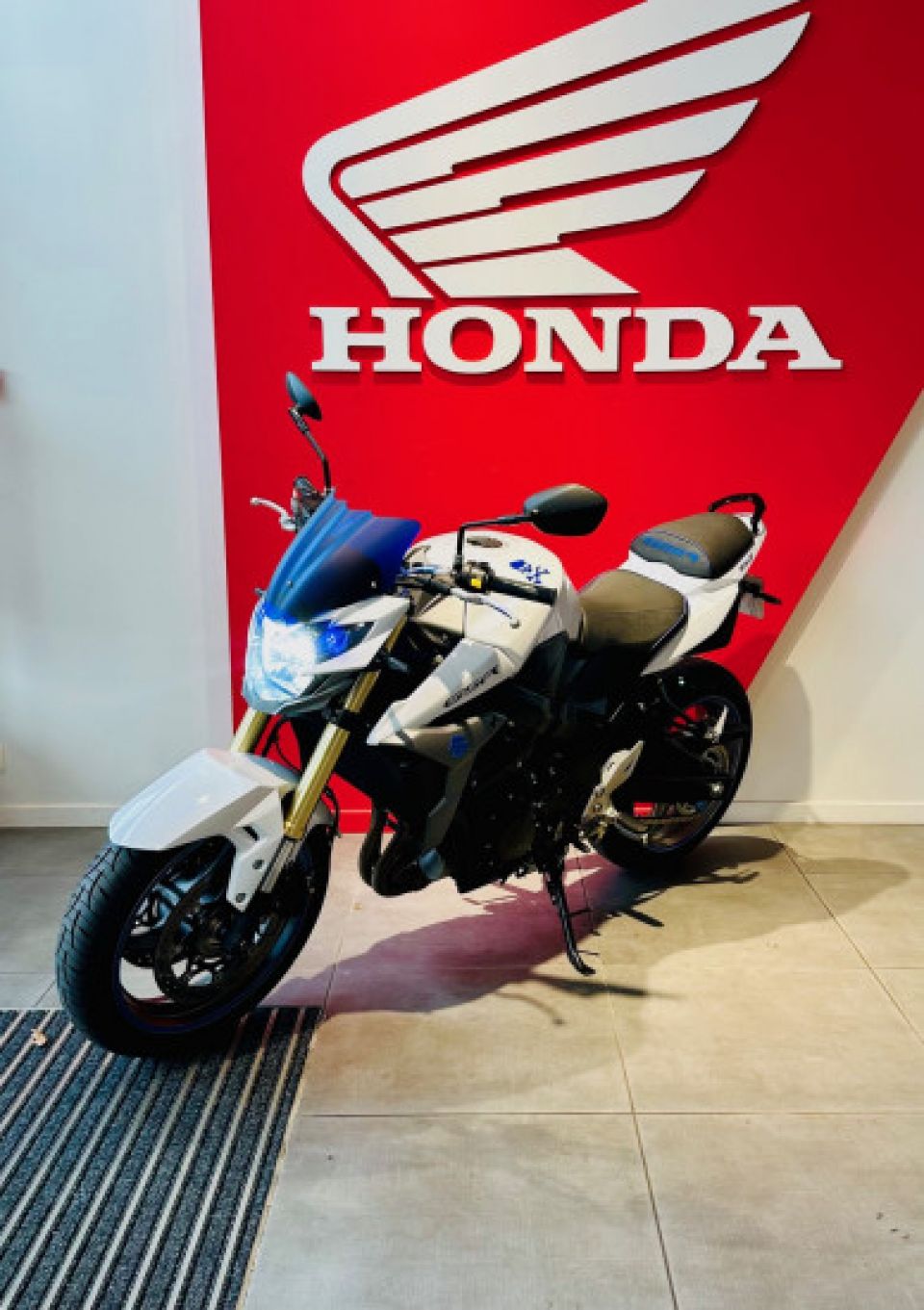 SUZUKI GSR 750 ABS 4