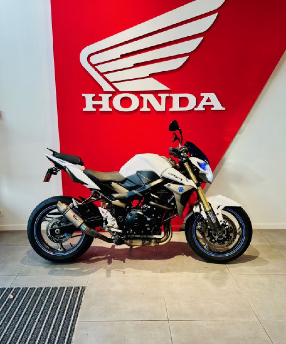 SUZUKI GSR 750 ABS 4