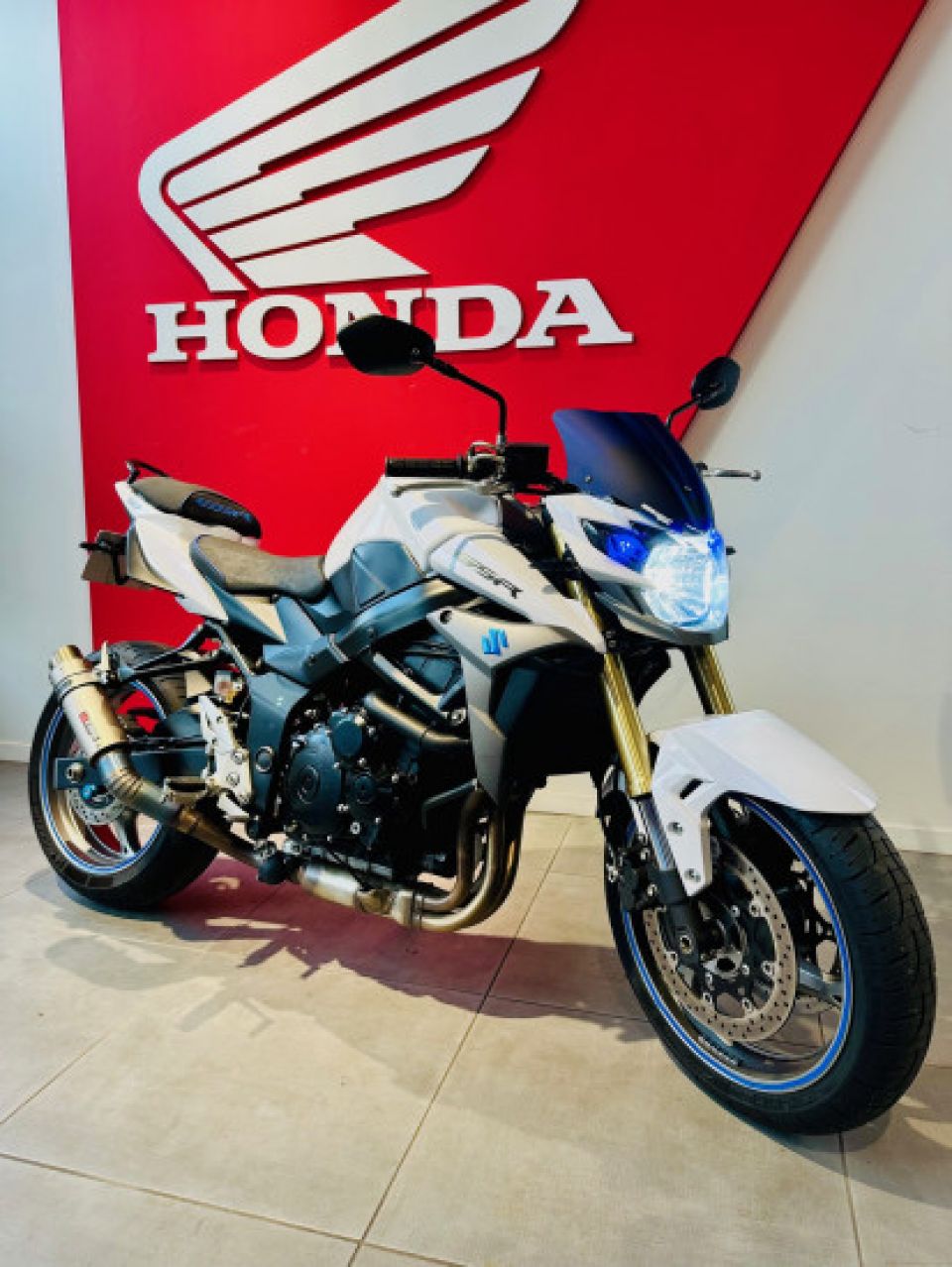 SUZUKI GSR 750 ABS 4
