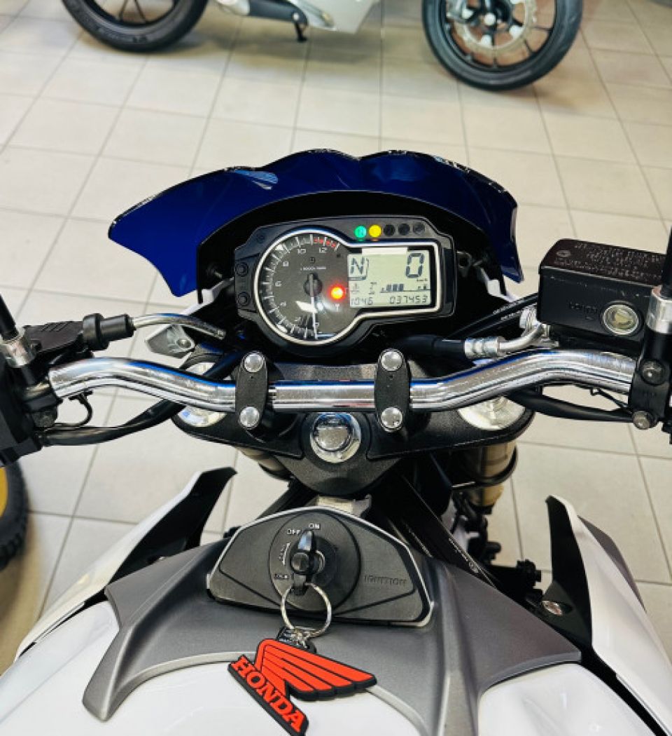 SUZUKI GSR 750 ABS 4