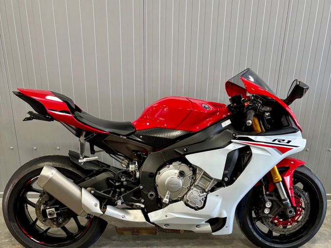 YAMAHA YZF 1000 R1 4