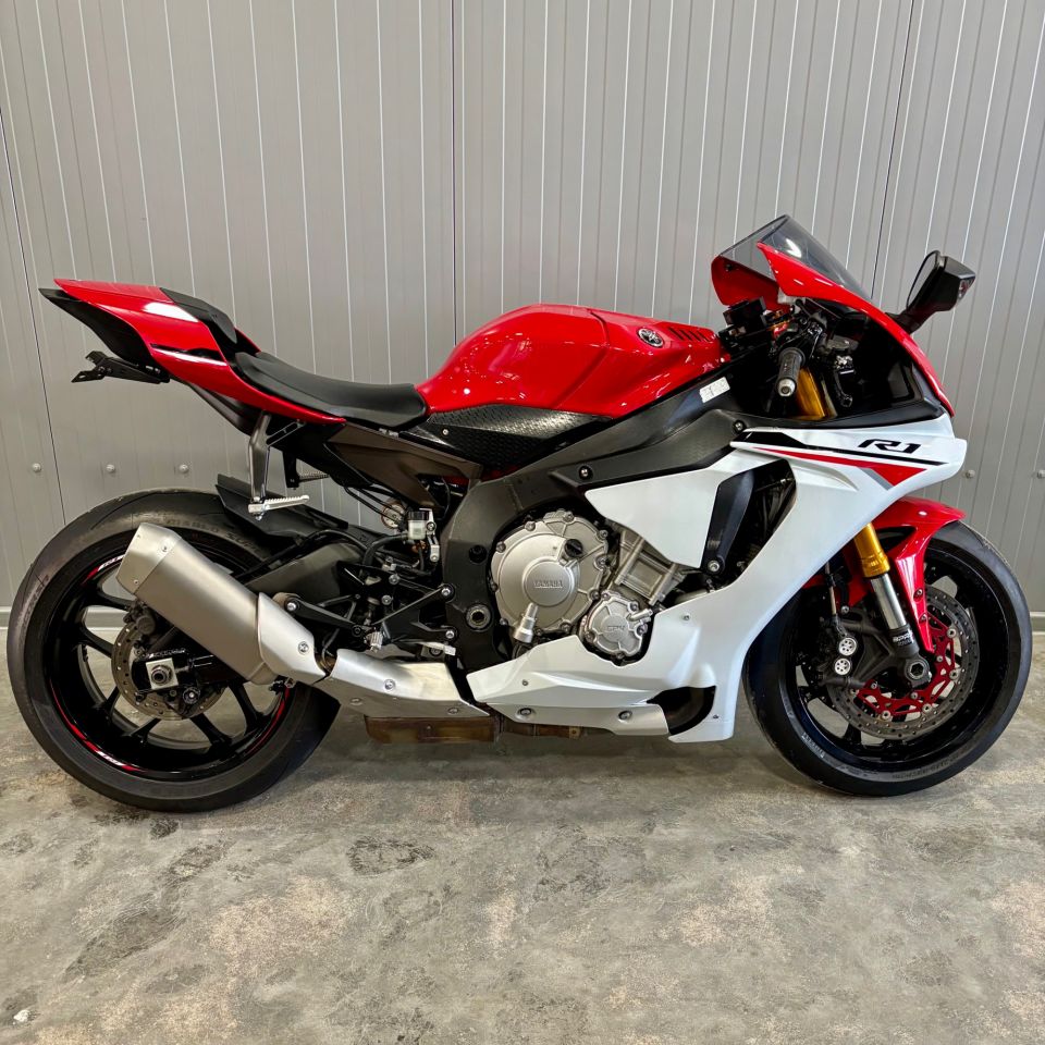 YAMAHA YZF 1000 R1 4