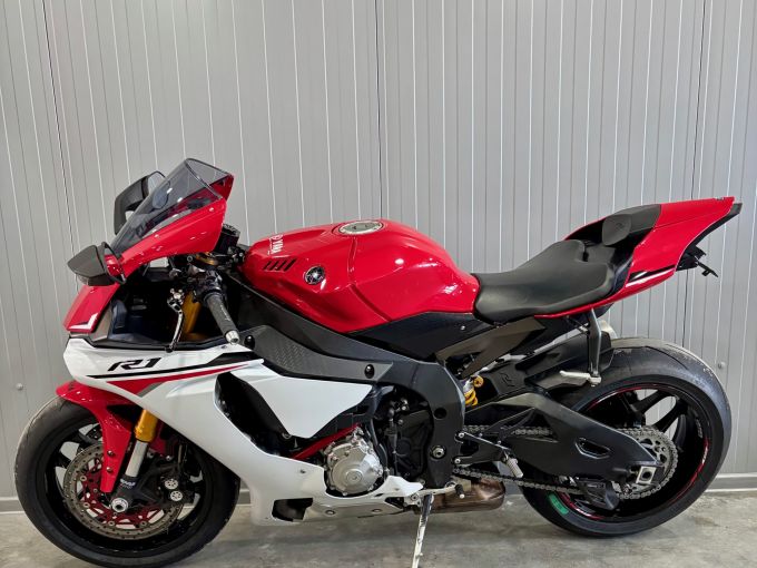 YAMAHA YZF 1000 R1 4