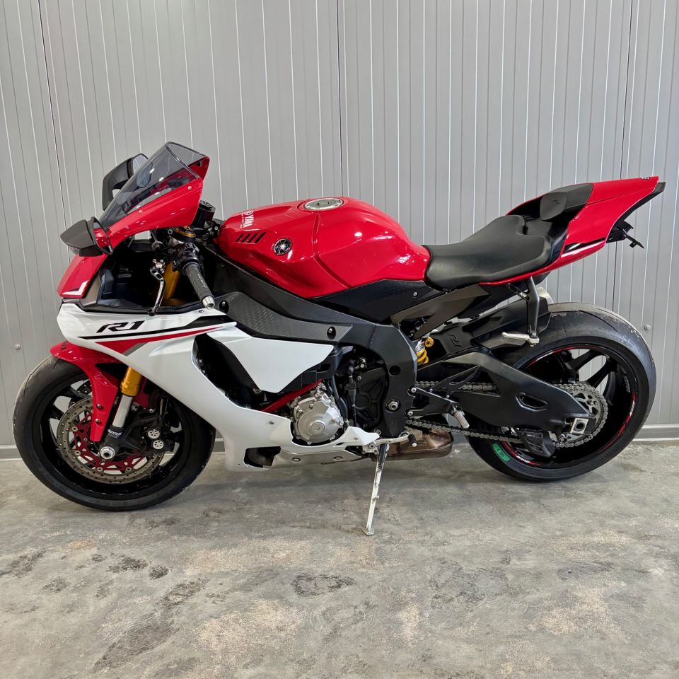 YAMAHA YZF 1000 R1 4