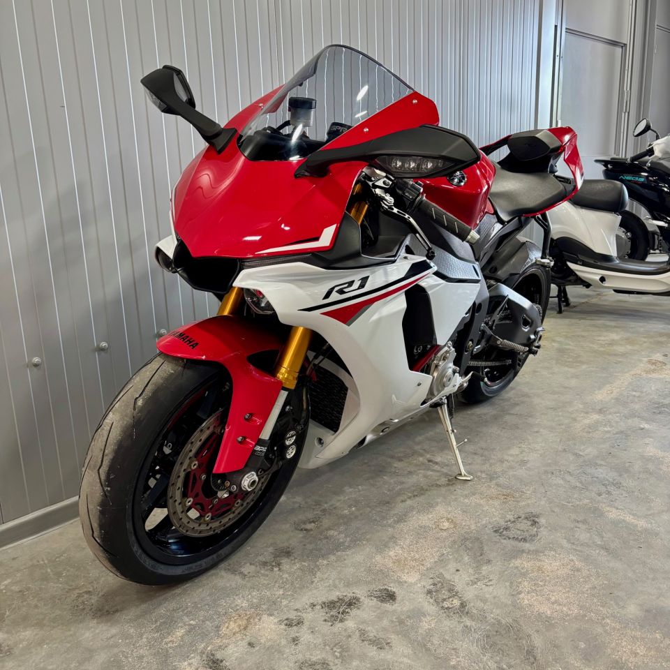YAMAHA YZF 1000 R1 4