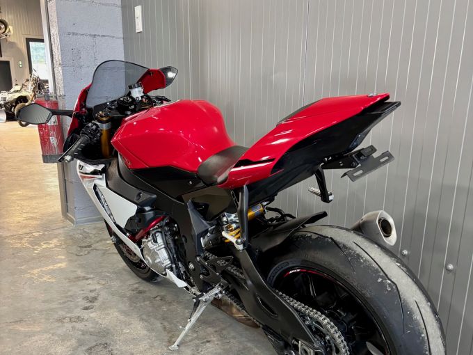 YAMAHA YZF 1000 R1 4