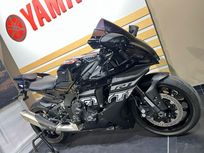 YAMAHA YZF 1000 R1 4