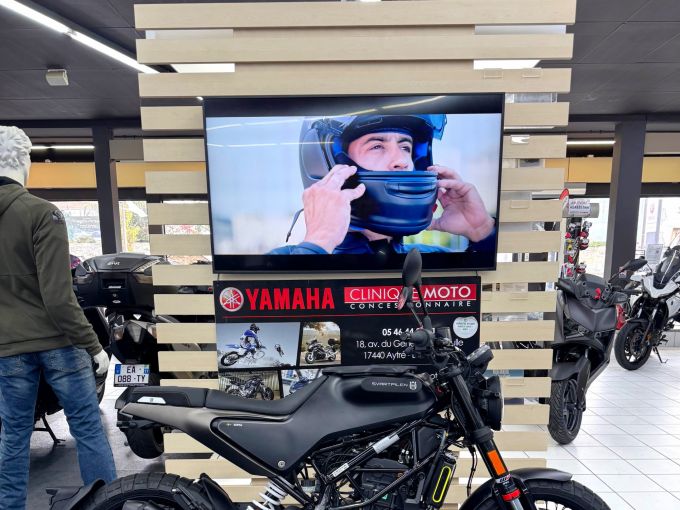 HUSQVARNA SVARTPILEN 125 ABS 4