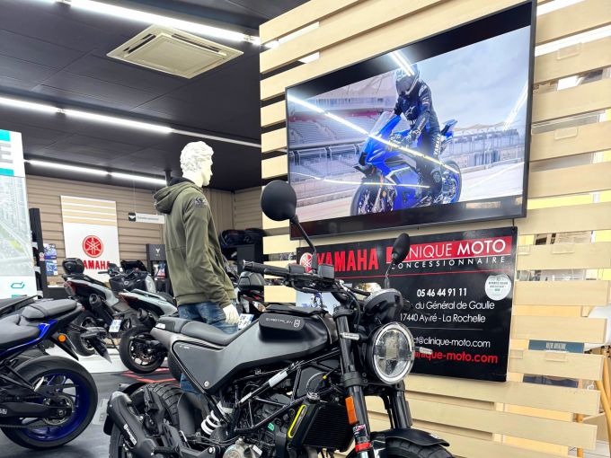 HUSQVARNA SVARTPILEN 125 ABS 4
