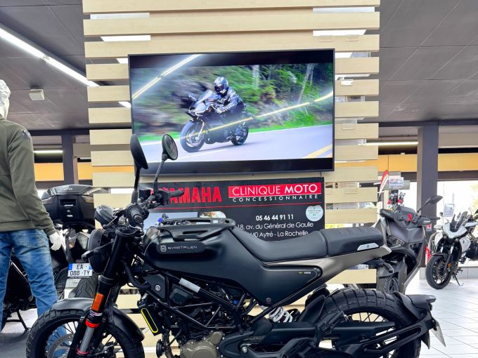 HUSQVARNA SVARTPILEN 125 ABS 4