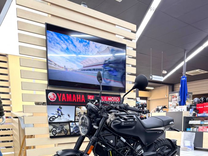 HUSQVARNA SVARTPILEN 125 ABS 4