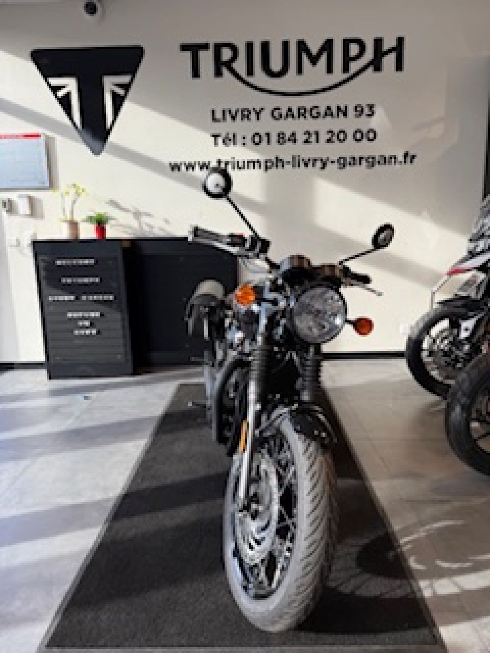 TRIUMPH Bonneville T120 Black 4