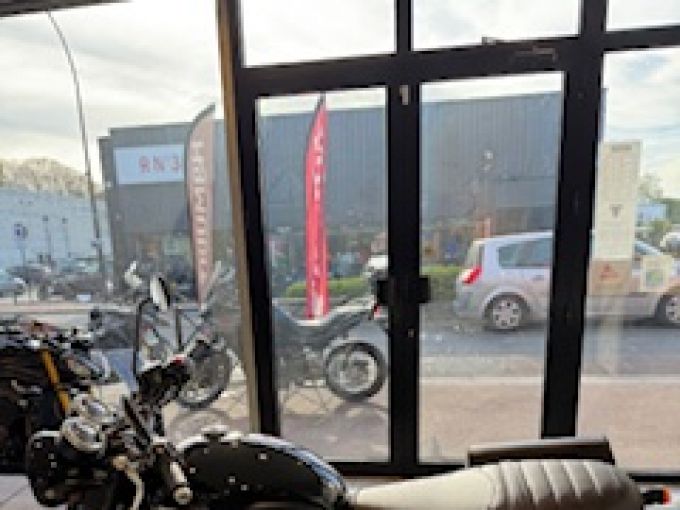 TRIUMPH Bonneville T120 Black 4