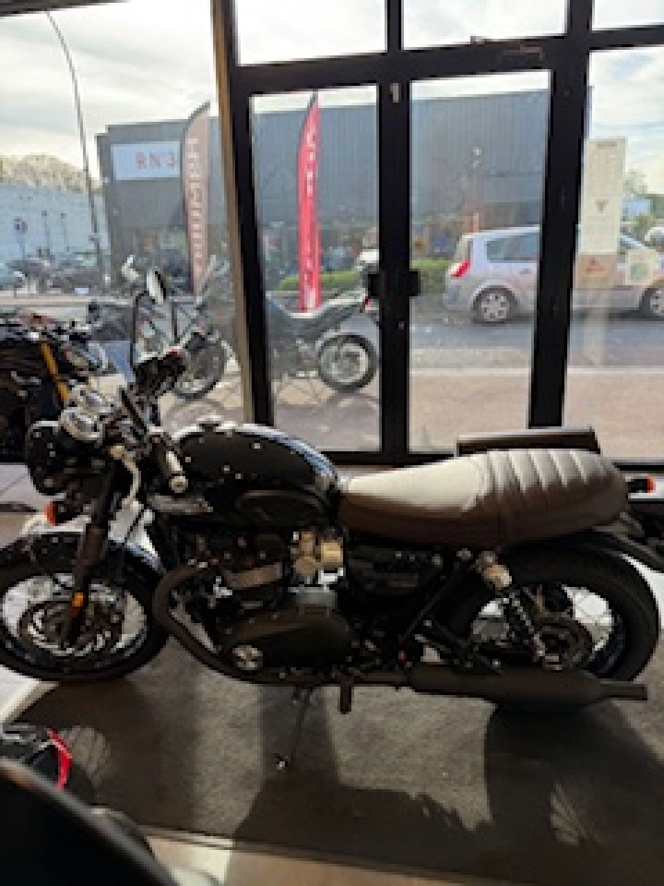 TRIUMPH Bonneville T120 Black 4