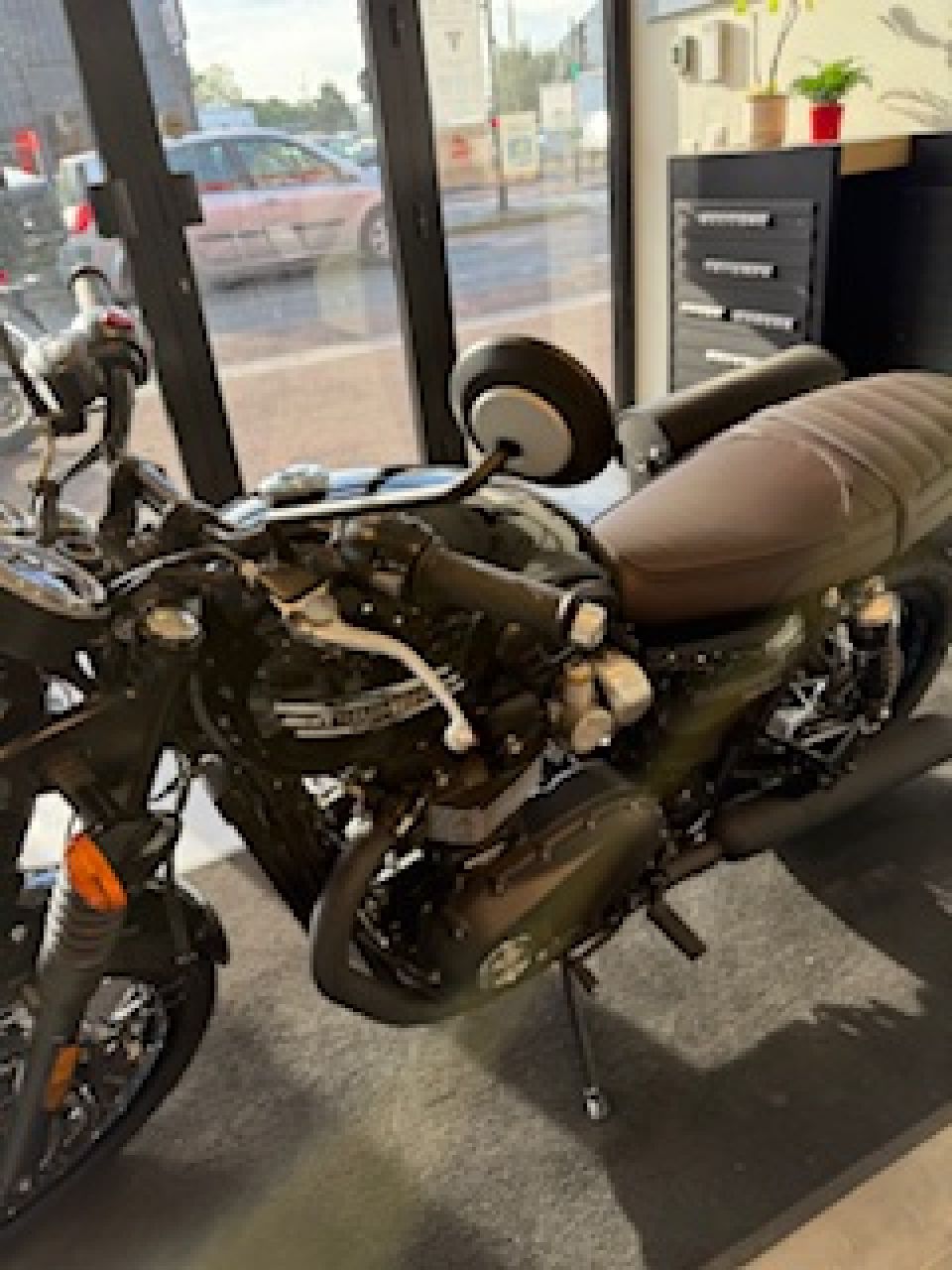 TRIUMPH Bonneville T120 Black 4